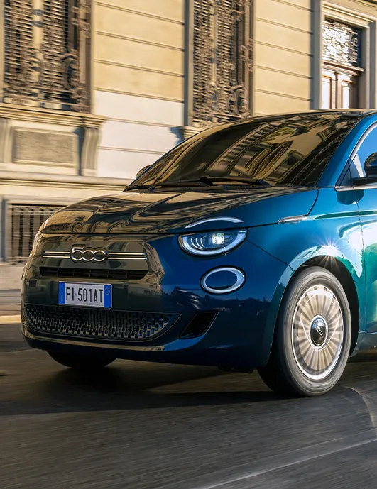 frontale nuova fiat 500 ibrida a torino