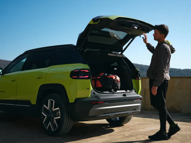 bagagliaio di nuova jeep compass autofrancia torino