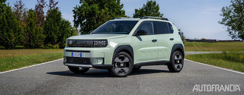 fiat grande panda a benzina su strada da autofrancia a torino